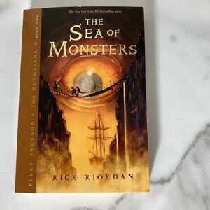 5/$20 Percy Jackson & The Olympians The Sea of Monsters Book 2 Paperback